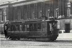 CPM Automotrice a vapeur Rowan vue devant le Louvre 