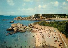 CPM Ploumanach L'une des plages petite crique entre les rochers 