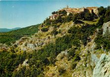 CPM Gourdon La Sarrazine Alpes Maritimes Village perche a la pointe d'un eperon rocheux 