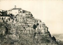 CPM Gourdon AM Le pittoresque Village perche au Sommet de la Montagne 