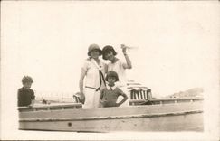 Real photo CPA beach Child wife Mad years Boat