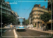 CPM Grenoble Le tramway et la fontaine de l'avenue Alsace Lorraine