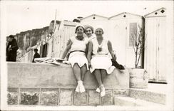 CPA Carte photo saint Valery en Caux Aout 1930 plage anness folles