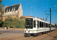 CPM Nantes Loire Atlantique Le tramway moderne devant le château des Ducs de Bretagne Ligne 1 Beaujo