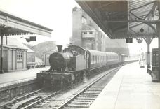 CPM Engine no 5562 with a train from Par at Newquay 