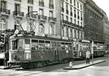 CPM En attendant le feu vert au quai du Mont Blanc Lausanne