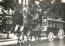 CPM Paris 1900 La Madeleine Bastille a son depart 