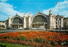 CPM Tours Indre et Loire La gare place du general Leclerc 