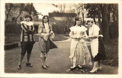 CPA Real photo LJeanine Grard Mireille Dagueau Andree Taine Suzanne Delsart spite in love (theater)