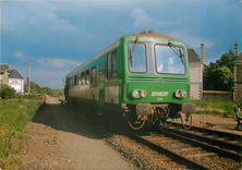 CPM Retiers Ligne de Rennes a Nantes par Chateaubriant. Autorail X2115 manoeuvrant en gare. Juin 198