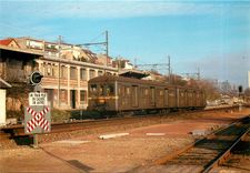 CPM Rame electrique "Standard" a 3eme rail Z-1500 a Suresnes en Decembre 1984