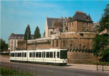 CPM Le nouveau Tramway devant le Château des Ducs de Bretagne