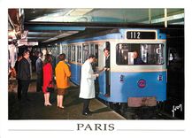 CPM Paris le métro rame sur pneumatiques en station