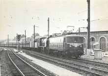 CPM SNCB Bruxelles Chapelle remorque d'un train par une locomotive électrique