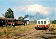 CPM Chinon Richelieu Croisement du train vapeur et de l'autorail FNC en gare de Ligre Riviere 