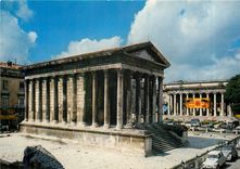 CPM La Rome Francaise Nimes La Maison Carree 