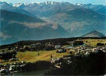 CPM Crans sur Sierre Vue generale de la Station et les Alpes valaisannes 