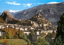 CPM Sion Valais le centre de la ville avec les chateaux de Tourbillon et de Valerie 