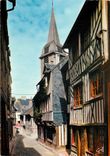 CPM Honfleur Vieille rue pittoresque avec le clocher Ste-Catherine