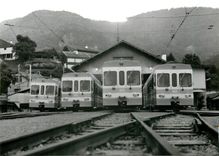 CPM Les quatre nouvelles automotrices devant kle depot d'Aigle 8.7.1987