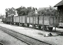 CPM Rame de tombereaux a Chablis 1951