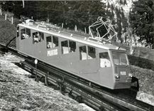 CPM Der neueste Personentriebwagen Bhe 1/2 30 mit Reklameanschriften von der Nichteinstiegseite gese