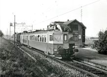 CPM BN ABDZe 4/6 737 mit dem fuer BLS-Triebwagen charakteristischen Dachiransformator als Bummier in