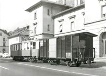 CPM BA ABDe 2/4 1 mit dem aus italienischen Bestandtellen erbauten Schokoladentransportwagen K 29 in