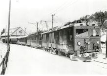 CPM Fuer den Wintersportverkehr sind nachmal seltene Triebfahrzeugeinsaetze noetig: RhB Gem 4/4 801 