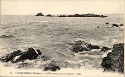 Locquirec CPA the green island has high tide