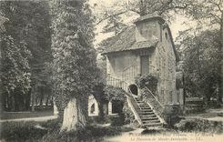 CPA Versailles Petit Trianon Le Moulin Le Hameau de Marie Antoinette 