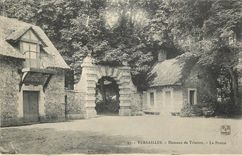 CPA Versailles Hameau de Triano La Ferme 