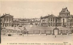 CPA Palais de Versailles et la Grille d'Honneur 
