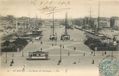 CPA Le Havre Le Bassin du Commerce Bateaux Tramway
