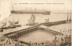 CPA Le Havre Le Transatlantique Paris entrant au Port Bateau