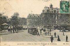 CPA Le Havre L'Hotel de Ville et le Boulevard de Strasbourg Tramway