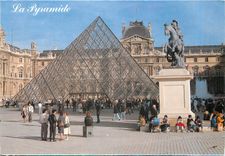 CPM Paris Musee du Louvre Cours Napoleon La Pyramide 
