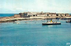 CPM Saint Malo Cite Corsaire Vue generale Bateau