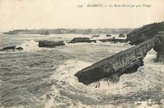 CPA Biarritz La Roche Percee par gros Temps 