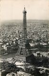 CPM Paris Vue aerienne de la Tour Eiffel la Seine et l'Arc de Triomphe de l'Etoile 