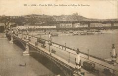 CPA Lyon - Pont du Midi Quai Gailleton et Colline de Fourviere Tramway