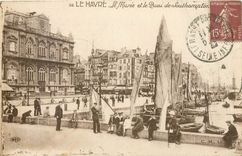 CPA Le Havre - Le Musee et le Quai de Southampton Bateaux de peche