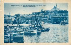 CPA Marseille Un coin du vieux port et ND de la Garde Bateaux