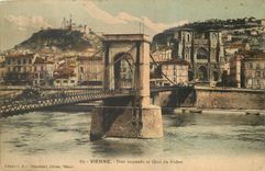 CPA Vienne Pont suspendu et Quai du Rhone 