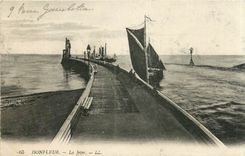 CPA Honfleur La Jetee Bateau