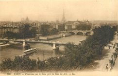 CPA Paris Panorama sur la Seine pris du Pont des Arts Tour Eiffel