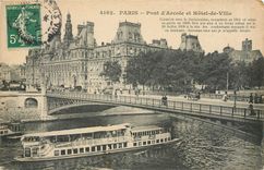 CPA Paris Pont d'Arcole et Hotel de Ville Bateau Peniiche