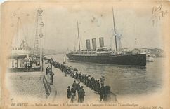 CPA Le Havre Sortie du Steamer l'Aquitaine de la Compagnie Generale Transatlantique Bateau