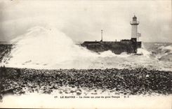 Le Havre CPA the pier one day of heavy weather (headlight lighthouse)