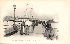 Le Havre CPA On the Northern pier